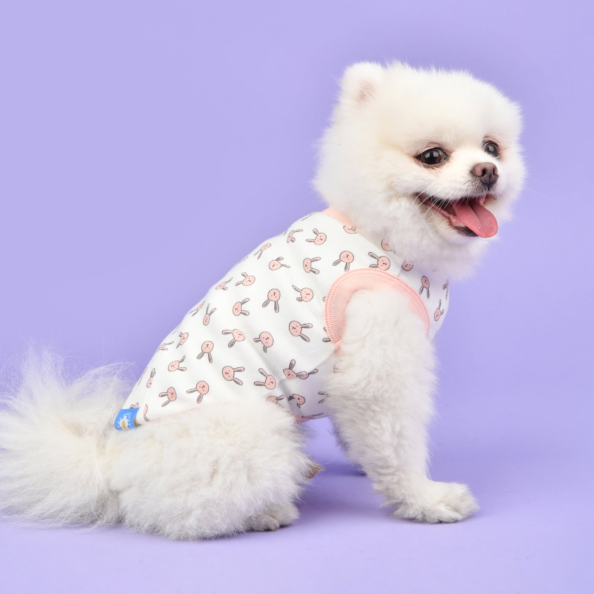 camiseta algodon con estampado conejitos bonita a la vez que comoda y transpirable 