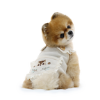 Peto Beige de Punto para Perros con Bolsillo y Ardilla Bordada – Cálido, Suave