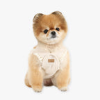 Peto Beige de Punto para Perros con Bolsillo y Ardilla Bordada – Cálido, Suave